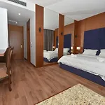 Golden Ring Hotel Farke e Madhe