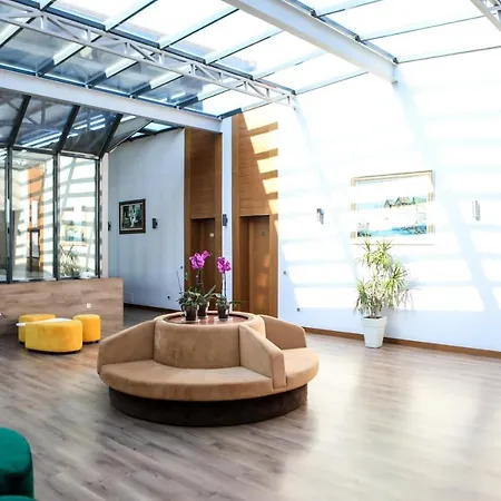 Golden Ring Otel Farke e Madhe