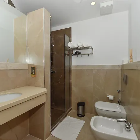 Golden Ring Hotel Farke e Madhe