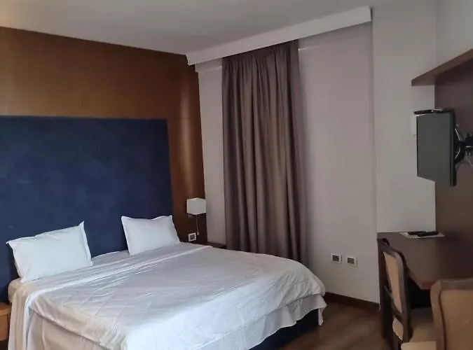 Golden Ring Otel Farke e Madhe