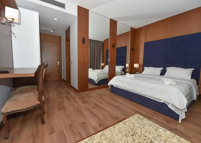 Golden Ring Otel Farke e Madhe